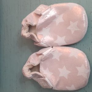 UGG SLIPPERS SZ O4/05